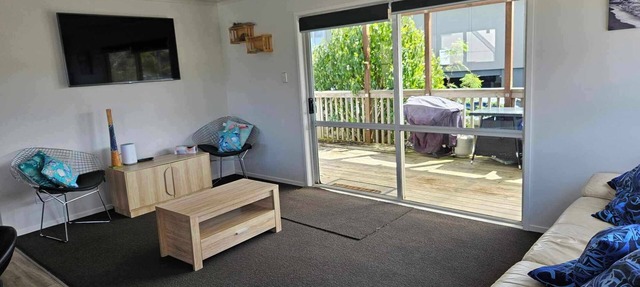 Dog friendly Northland getaway - Hihi Beach