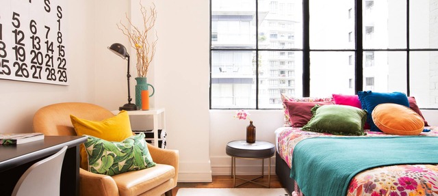 Downtown Deluxe Heritage with Rooftop Pool overlooking the Viaduct