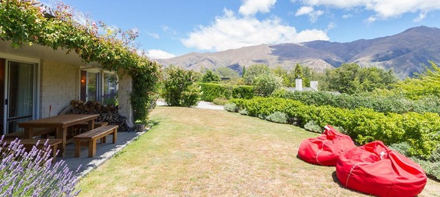 Eely Point Escape - Wanaka Holiday Home
