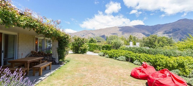 Eely Point Escape - Wanaka Holiday Home