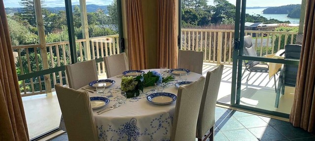 Elevated views - Fully equipped and comfortable top floor near Russell and Opua