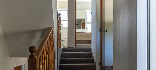 Escape to the Country. Family-sized farmhouse with cozy fire and tennis court.