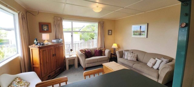 Esplanade Escape – Classic Coastal Cottage