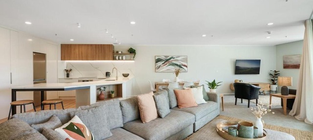 Executive Oceanside Apartment