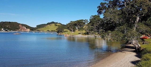 Family Bach Cabins – 120 Steps to Pātaua Surf Beach