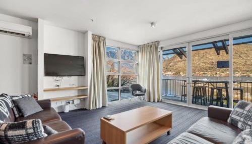 Family-Friendly 3BR Marina Views & Space
