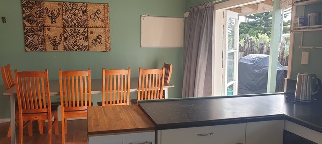 Family friendly and pet friendly. A kiwi bach holiday at Hōkio Beach.