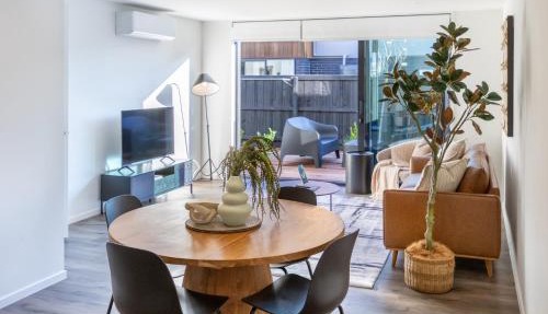 Family Friendly Home near Fitzgerald Ave & Garage