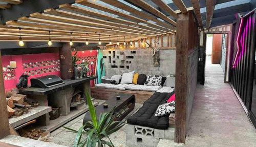 Family surf house with games, Electric Beach