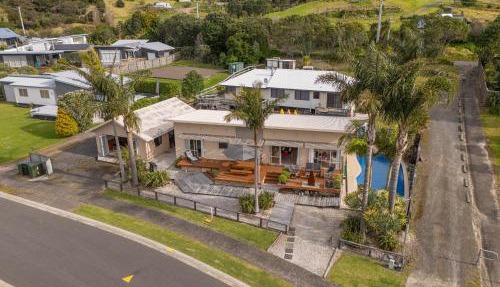 Family Tides Retreat - Whangapoua Holiday Home