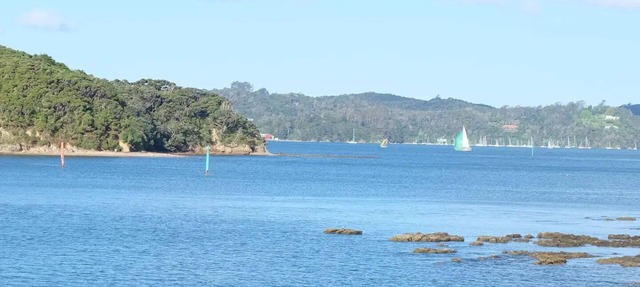 Five minutes drive from Paihia central, beach, museum, shopping, dining.