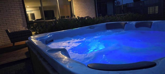 Forest Lakes Lux - Spa Pool, Ride to Forest