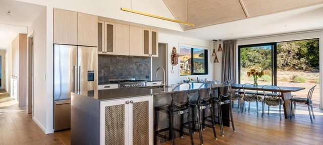 Four-Bedroom Alpine Retreat with Two Living Areas