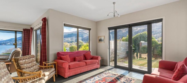 Frankton Arm Vista - Queenstown Holiday Home