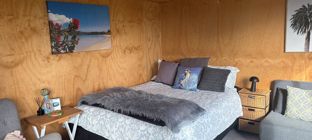 Fully Fenced Family Bach - 3 Pods - Dog Friendly - Waiotahe