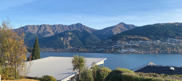Garden apartment, lake + mountain views, sunny, near ferry to town, sleeps four