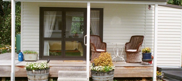 Garden setting 1-bedroom bed & breakfast studio in charming Havelock North