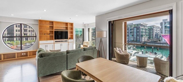 Gorgeous 2-Bed 2-Bath Harbour View Stunner