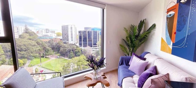 Graceful Parkside AC 1 Bed & 1 Study vs Pool & Gym
