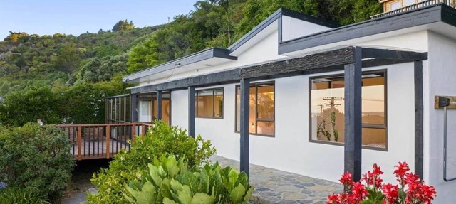 Great Views & Location | Workspace | Spa Pool