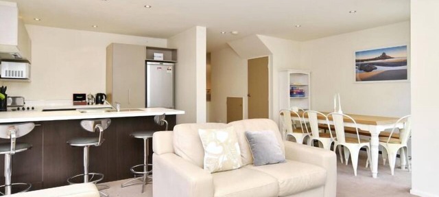 Hagley Apartment-Upmarket Apart. w/Private Courtyard -Right Next to Hagley Park