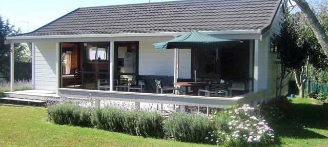 Hahei Green - quintessential family beach house.