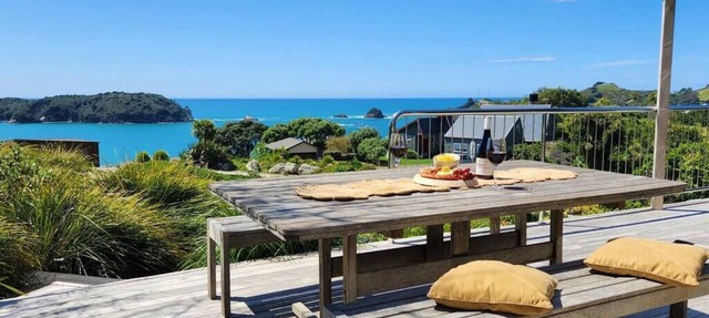Hahei Island Outlook - magical views, close to Cathedral Cove track