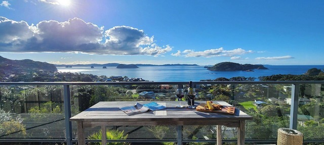 Hahei Vista - the best views you can find! Quiet part of town.
