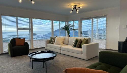 Hamblyn Heights Stunning Seaviews in New Plymouth