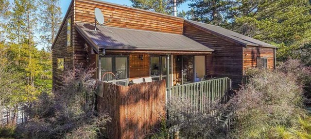 Hanmer Tree House - Peaceful and unique location on forest edge
