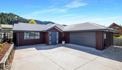 Happy Hanmer - Hanmer Springs Holiday Home