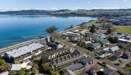 Heart of Taupo - Apartment - By Town & Lake