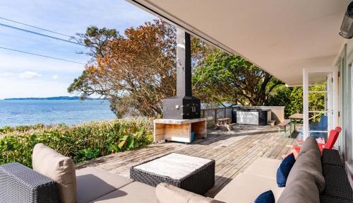 Herons Hideaway - Snells Beach Holiday Home