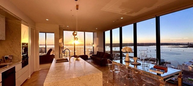 High-Rise Luxury Stay with Harbour Views – 51 Albert Street