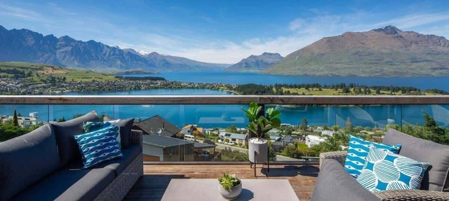 Highlands Lodge – 5BR Luxury, Lake Views & BBQ