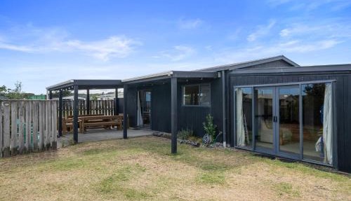 Himatangi Kiwi Bach - Himatangi Beach Holiday Home