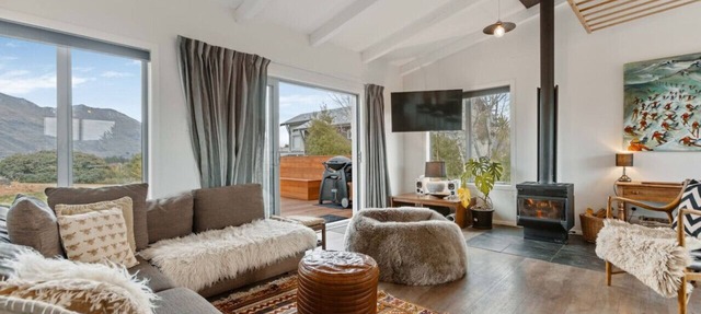 Home with Alpine Views Wanaka
