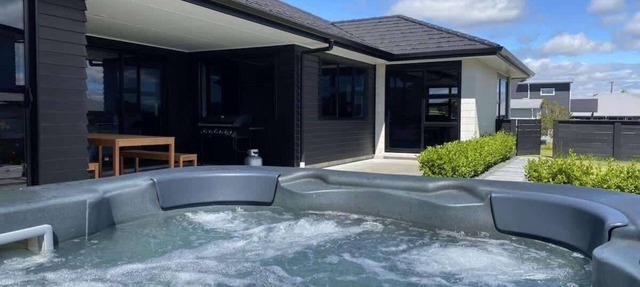 House of Hope - Spa Pool, Sleeps 12