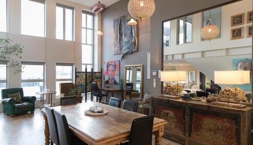 Huge Stylish Art Loft with Spa & Soaring Ceilings