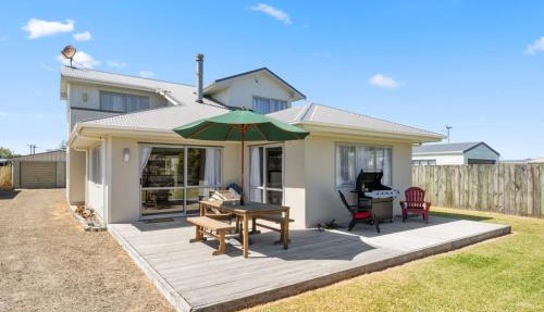 Hunia Haven - Himatangi Beach Holiday Home