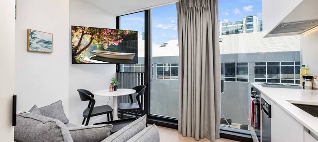 Hyde Lane 1BR | Walk to Cafes + Pool + Gym