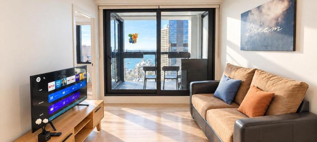 Iconic CBD Stay with Balcony, Sky Tower & Sea Views V231