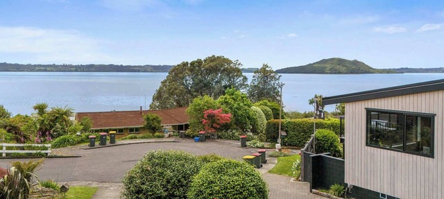 Inn Manahi - Lake Views, Cosy Retreat for 2