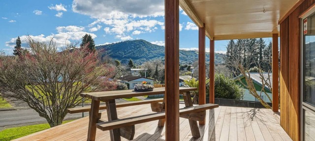 Inn Sunnybrook - Sun Deck, Bike Garage, Sleeps 6