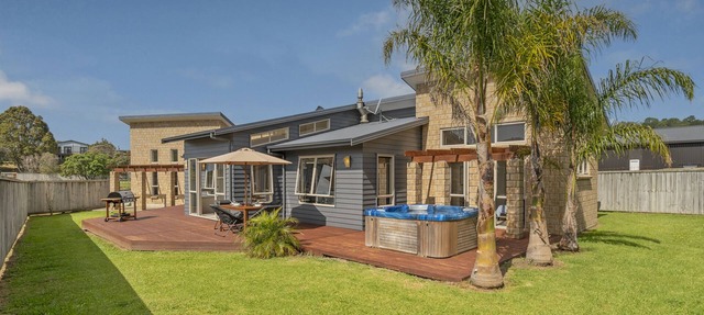 ISLAND TIME - WHANGAPOUA HOLIDAY HOME, family friendly in Whangapoua