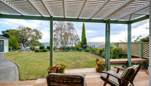 Jacaranda Lodge - Napier Hill Holiday Home