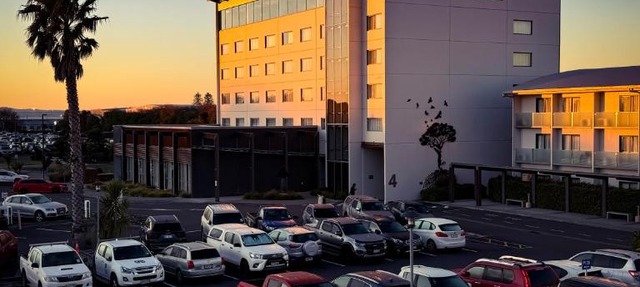 JetPark Auckland Airport Hotel