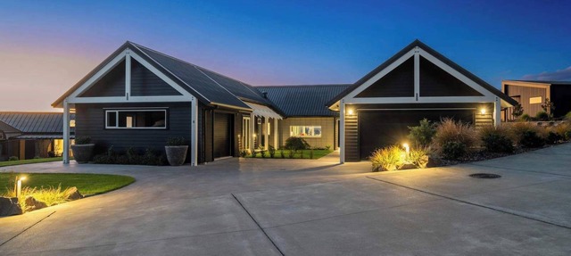 Jojo's Lookout - Lake Views, Spa Pool, Sleeps 10
