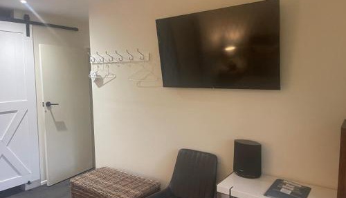 Kaiapoi Village Deluxe Room with En-Suite Bathroom