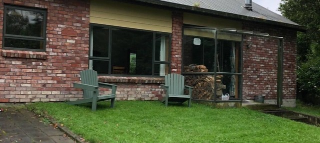 Kaikoura Rural Escape - Classic Farm Cottage (BYO Linen)